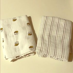 2pc. Aden+Anáis Muslin baby blankets